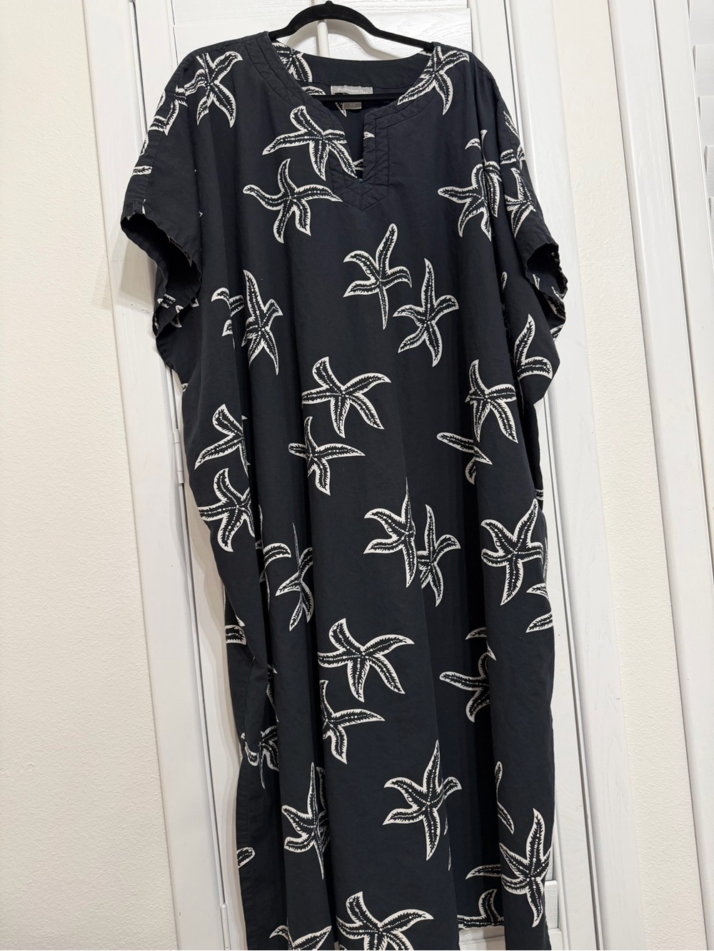 Peppermint Bay Maxi Black Dress with White Starfish Pattern ✨
